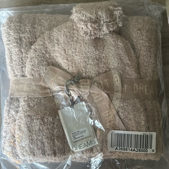 NWT BAREFOOT DREAMS CozyChic Pom-Pom Beanie Hat & Scarf Set - Tan - Picture 5 of 6